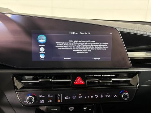 Used 2024 Kia Niro Wave w/ Wave Preserve Package FWD image 14