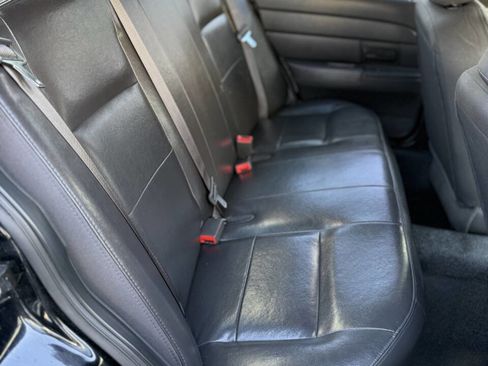 Used 2005 Ford Crown Victoria Police Interceptor image 18