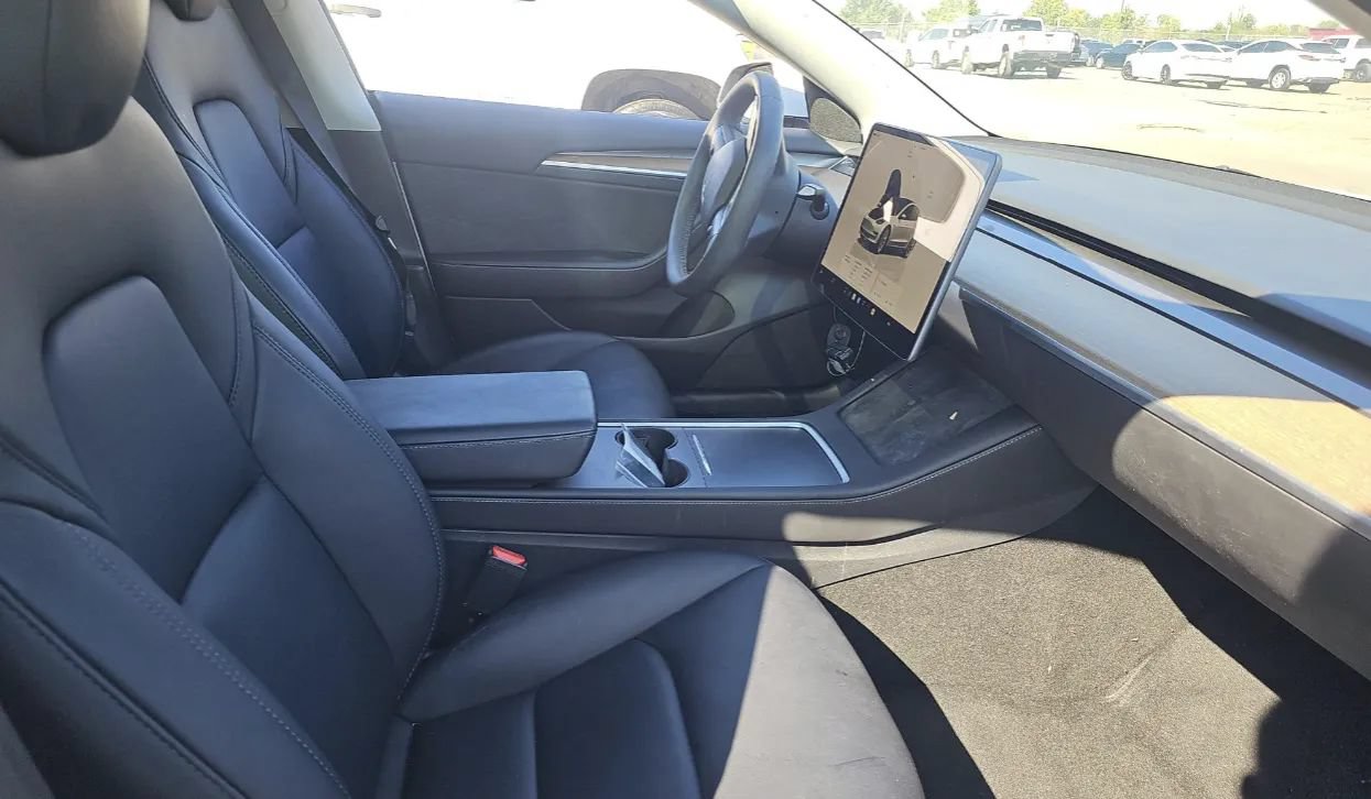 Used 2023 Tesla Model 3 Standard Range RWD image 4