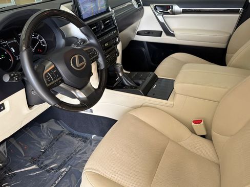 Certified 2023 Lexus GX 460 Luxury w/ Off Road Package AWD/4WD image 11