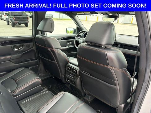 Used 2025 Honda Pilot TrailSport image 40
