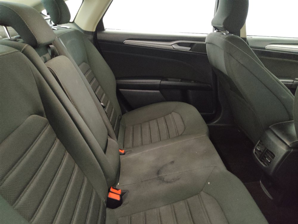 Used 2019 Ford Fusion SE FWD image 19