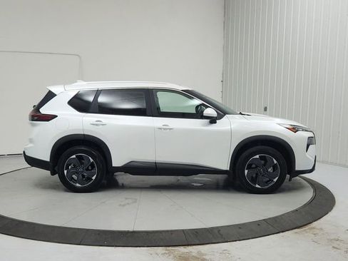 Used 2025 Nissan Rogue SV w/ SV Premium Package FWD image 8