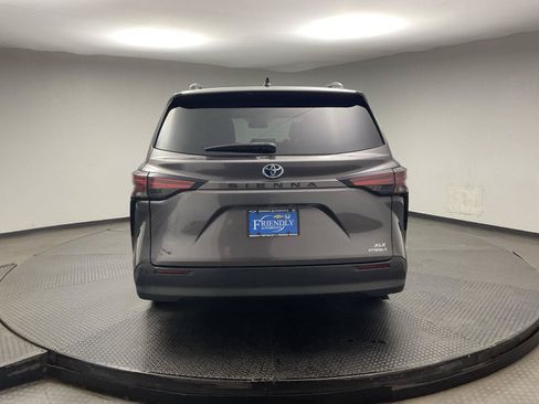 Used 2021 Toyota Sienna XLE FWD image 6