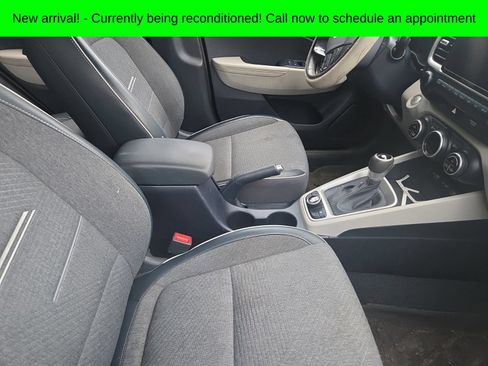 Used 2022 Hyundai Venue Limited FWD image 8