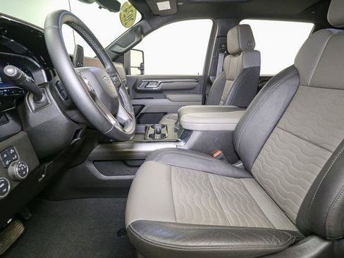 Used 2024 Chevrolet Silverado 2500 ZR2 w/ Technology Package image 46