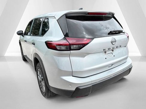 Used 2024 Nissan Rogue S FWD image 5
