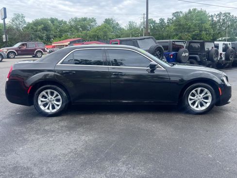 Used 2016 Chrysler 300 Limited RWD image 2