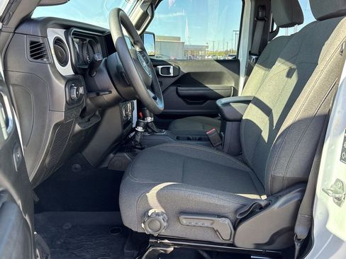 Used 2025 Jeep Wrangler Sport image 9