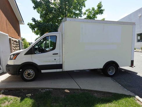 Used 2022 Ford Transit 350 DRW RWD image 4