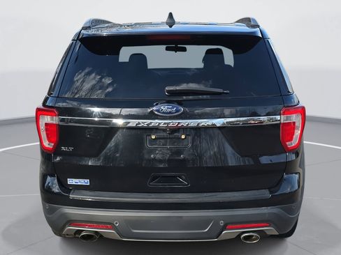 Used 2018 Ford Explorer XLT image 5