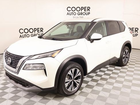 Used 2023 Nissan Rogue SV image 9