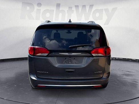 Used 2020 Chrysler Pacifica Limited FWD image 4