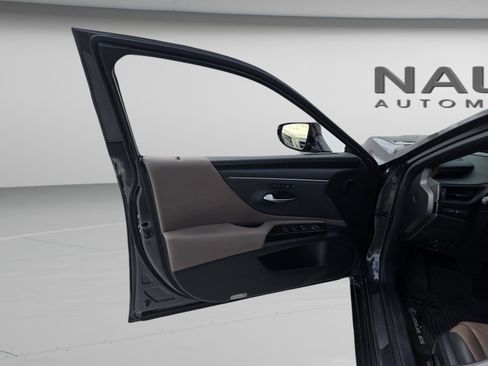 Used 2024 Lexus ES 300h w/ Technology Package image 9