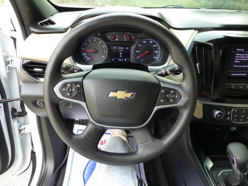 Used 2022 Chevrolet Traverse LS AWD/4WD image 22