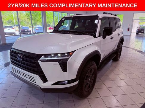 Certified 2025 Lexus GX 550 image 3
