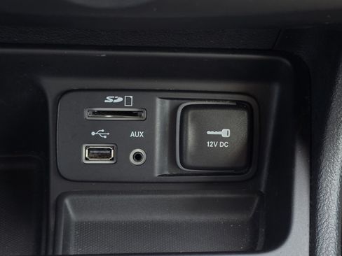 Used 2016 Jeep Cherokee Sport FWD image 19