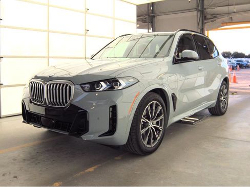 Used 2026 BMW X5 xDrive50e w/ M Sport Package AWD/4WD image 2
