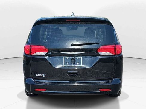 Used 2024 Chrysler Voyager LX FWD image 4
