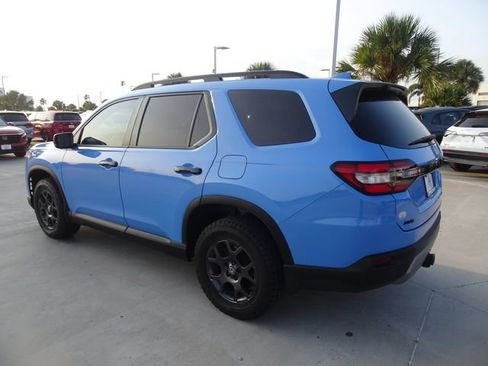 Certified 2025 Honda Pilot TrailSport image 6