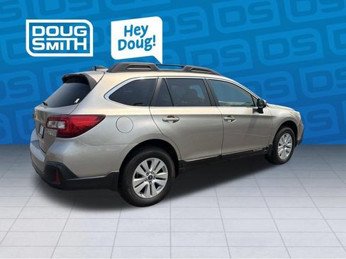 Used 2019 Subaru Outback 2.5i Premium AWD/4WD image 2