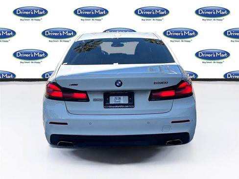 Used 2021 BMW 530i xDrive w/ Premium Package image 6