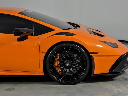 Used 2022 Lamborghini Huracan STO image 17