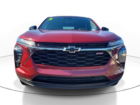 Used 2025 Chevrolet Trax RS FWD image 2