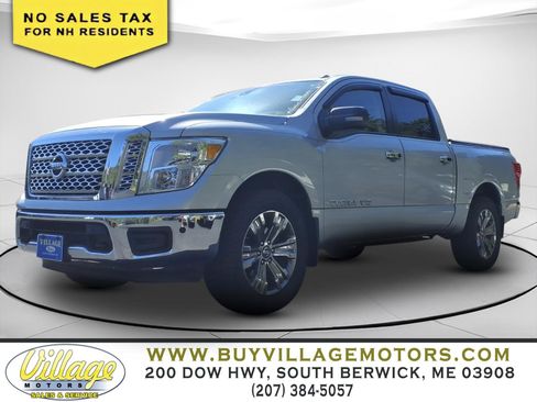 Used 2018 Nissan Titan SV w/ SV Convenience Package AWD/4WD image 3