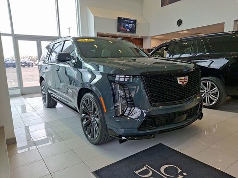 Used 2025 Cadillac Escalade V image 3