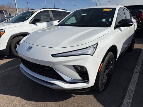 Used 2025 Buick Envista Sport Touring image 1