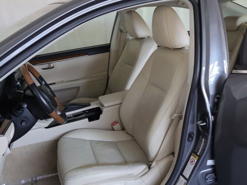 Used 2013 Lexus ES 300h w/ Luxury Pkg image 9