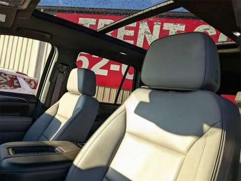 Certified 2023 GMC Yukon SLT w/ SLT Premium Package image 18