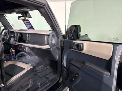 Certified 2024 Ford Bronco Wildtrak AWD/4WD image 35