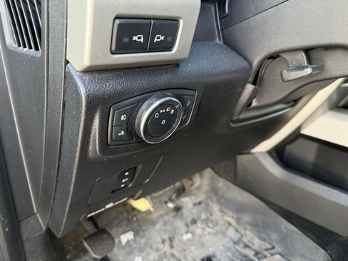 Used 2019 Ford F350 Lariat w/ Chrome Package image 12