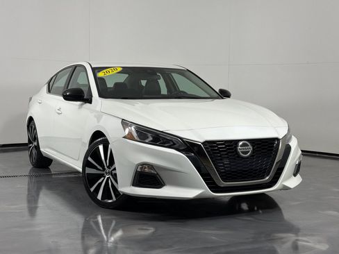 Used 2020 Nissan Altima 2.5 SR FWD image 2