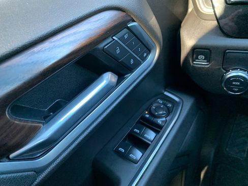 Used 2025 GMC Sierra 1500 SLT image 22