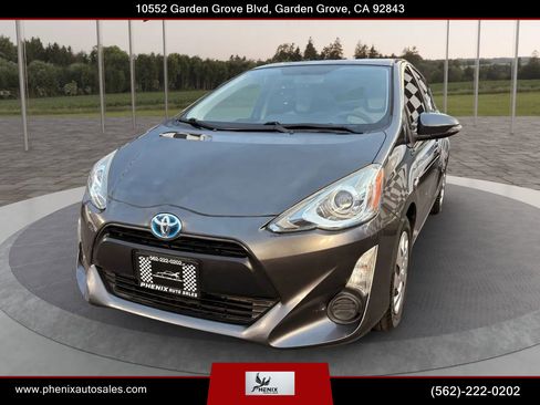Used 2015 Toyota Prius C One image 3