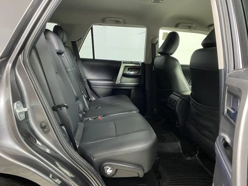 Certified 2019 Toyota 4Runner SR5 AWD/4WD image 9