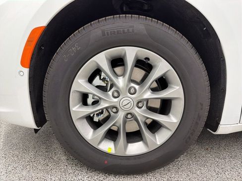 New 2026 Chrysler Pacifica Limited image 10