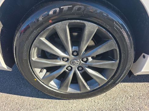 Used 2016 Toyota Camry XLE image 21