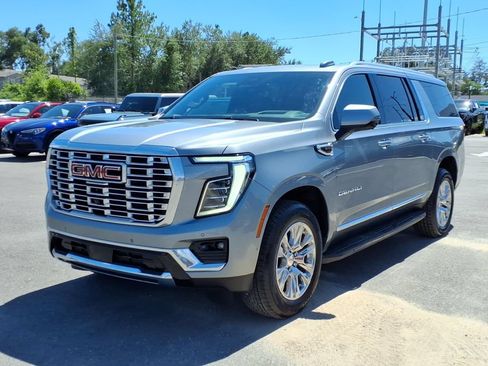Used 2025 GMC Yukon XL Denali RWD image 3