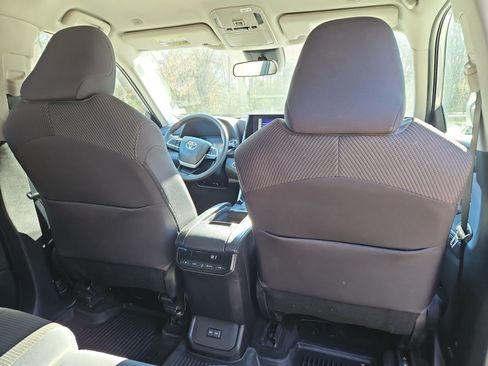 Used 2023 Toyota Highlander L FWD image 18