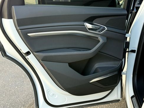 Used 2020 Audi e-tron Premium Plus image 30