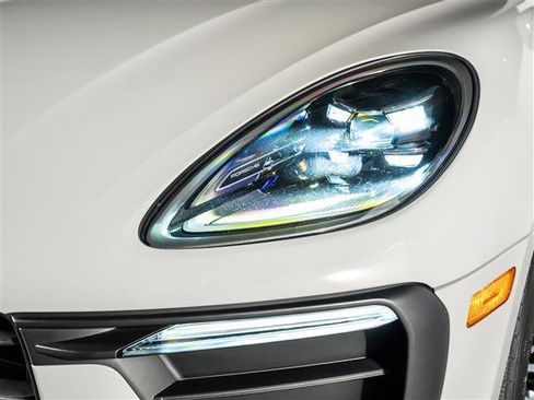 Certified 2024 Porsche Macan AWD/4WD image 12