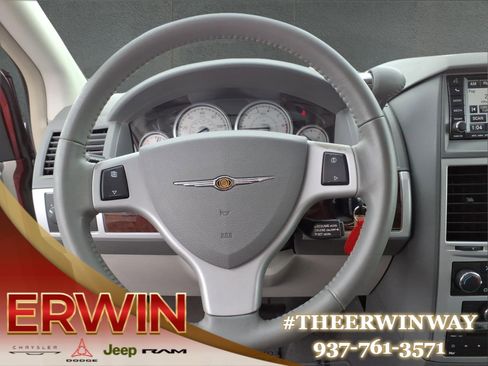 Used 2010 Chrysler Town & Country Touring FWD image 17