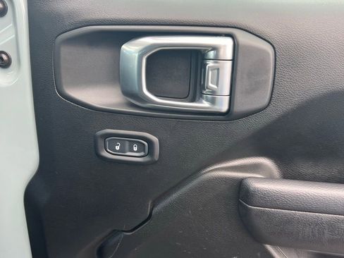 Used 2023 Jeep Wrangler Unlimited Rubicon 4xe AWD/4WD image 19