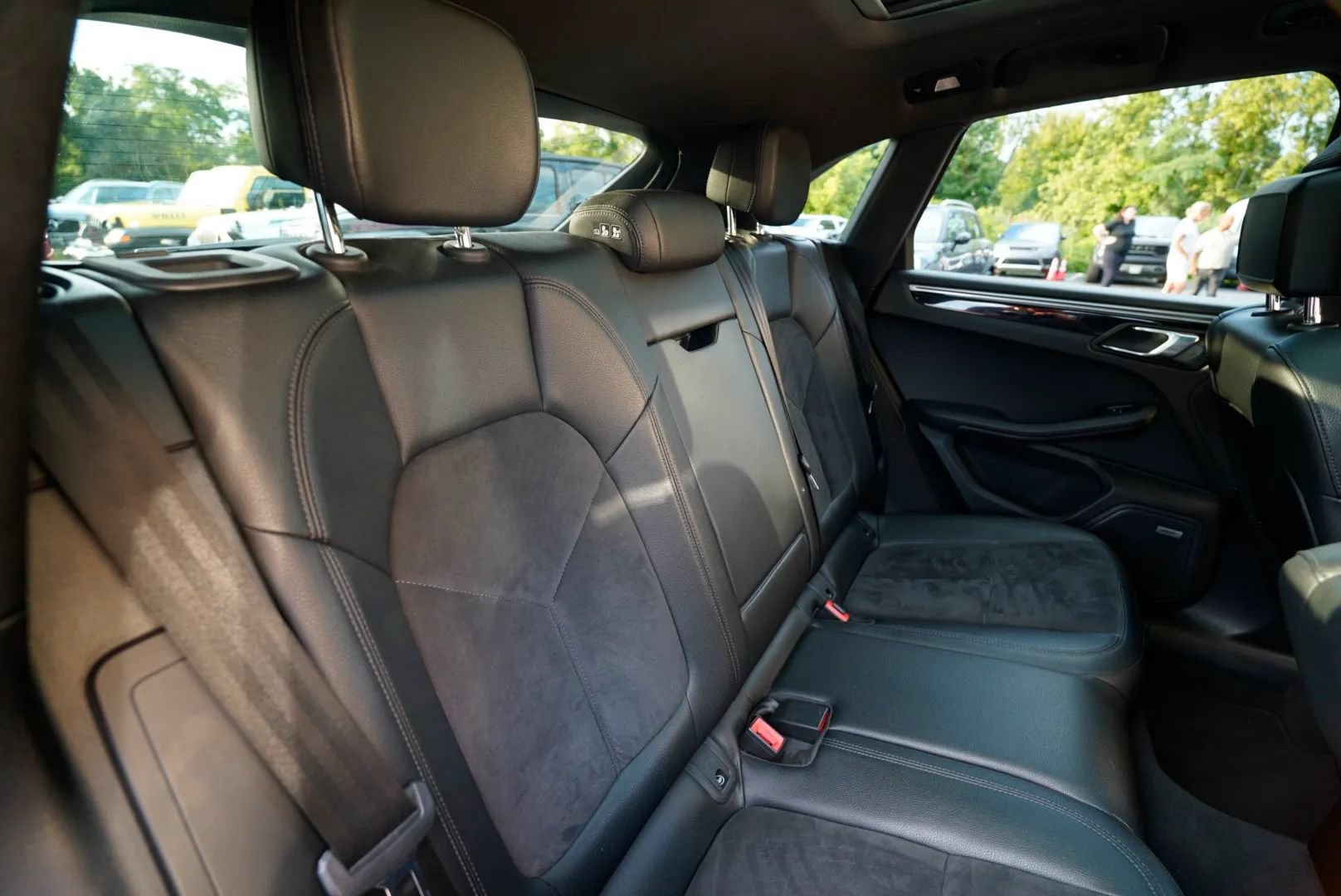 Used 2021 Porsche Macan AWD/4WD image 40