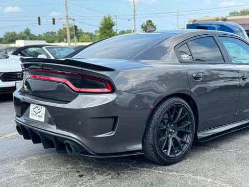 Used 2019 Dodge Charger Scat Pack w/ Dynamics Package RWD image 4