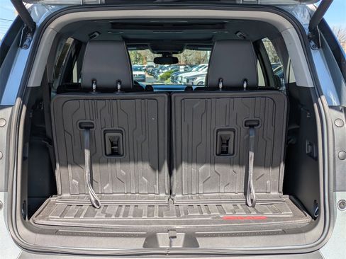 Used 2023 GMC Acadia SLT w/ Elevation Edition image 13